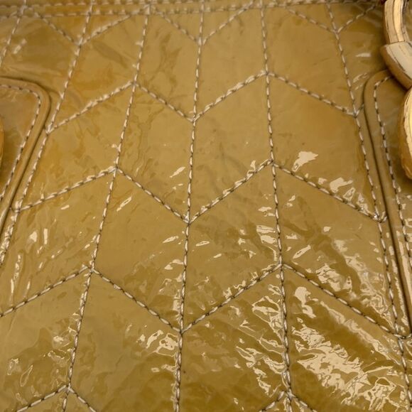 Goldenbleu Parker Quilted Yellow Patent Leather Shoulder Bag - Picture 4 of 12